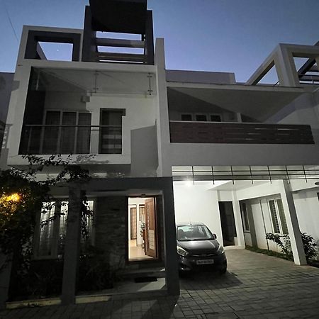 Hotel Avuraa Hospitality India Chennai Exterior foto