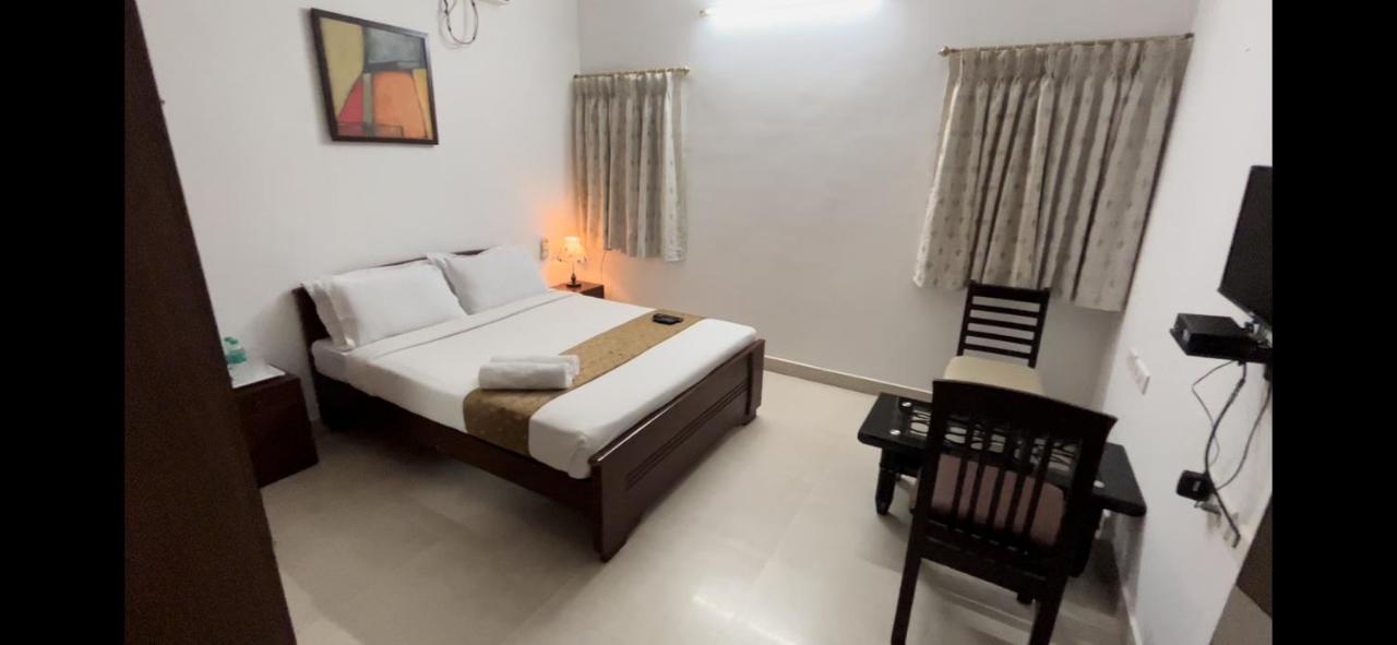 Hotel Avuraa Hospitality India Chennai Exterior foto